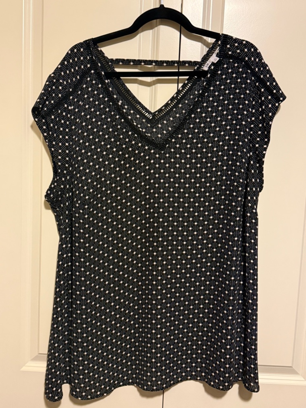 Halogen Polka Dot V-Neck Women’s Top - Black/White